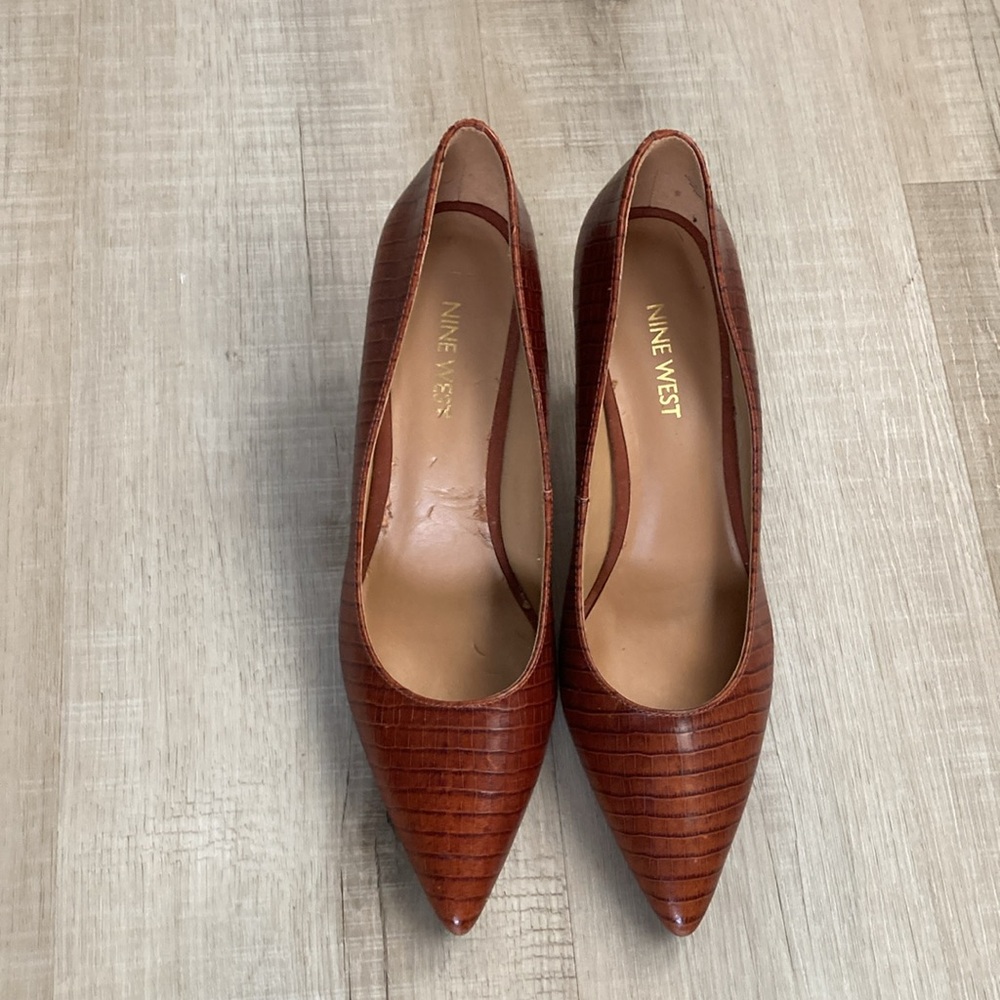 Nine West Margot Brown Embossed Leather Upper Mid-Heels Great condition! - Picture 4 of 8